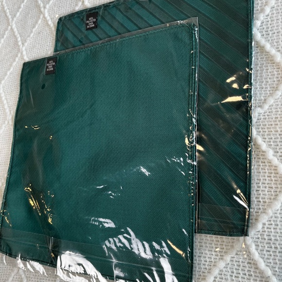 MEN'S GREEN SATIN FORMAL TUXEDO VEST, TIE & HANKIE SET. WEDDING, PROM, DRESS - Picture 4 of 5